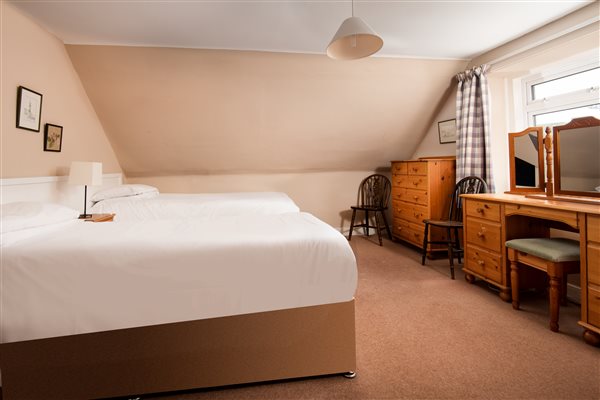 Kingsize or three single beds in Second Bedroom