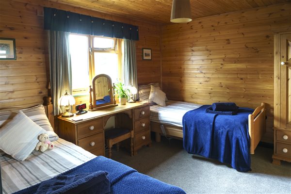 Hipley log cabin twin bedroom 