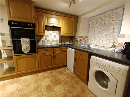 Annex kitchen area oven dishwasher washer/drier