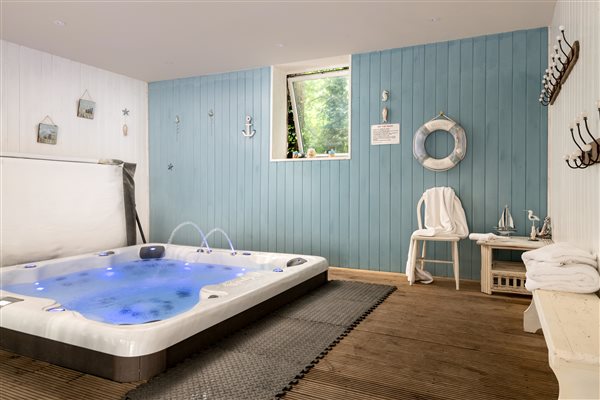 Hot tub room. 