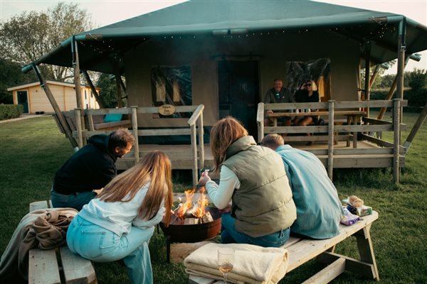 lakeside glamping and lodges