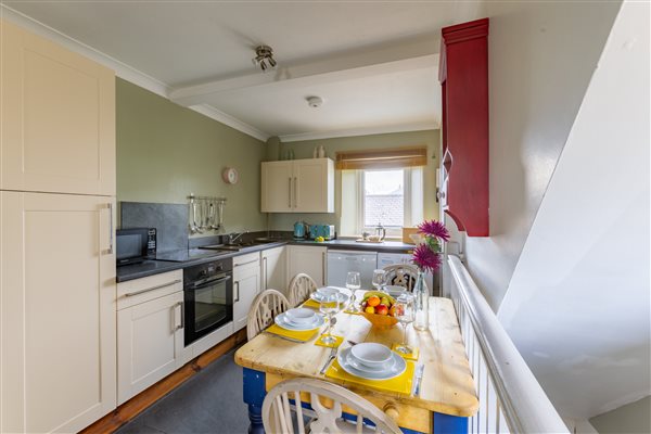 Stables Barn - Kitchen and Dining Area 