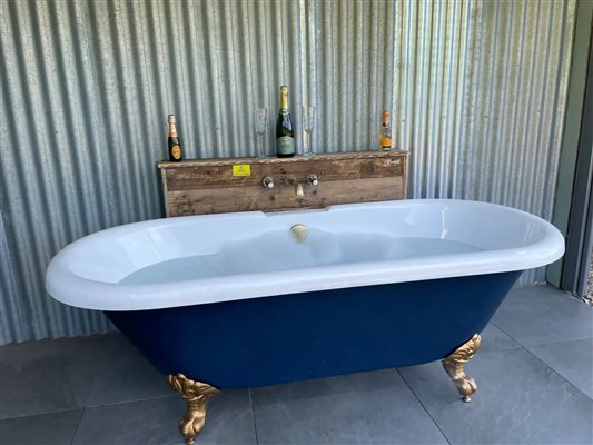 Luxury Outside Bathtub